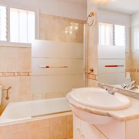 Apartment Ocean View 2bedroom In Los Cristianos, Heated Pool, 3 Minutes To Beach *