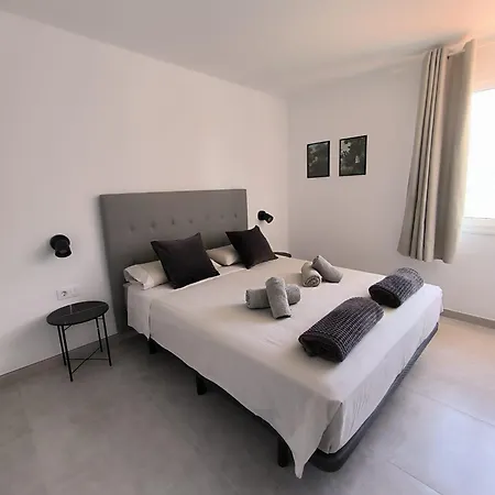 Apartment Ocean View 2bedroom In Los Cristianos, Heated Pool, 3 Minutes To Beach