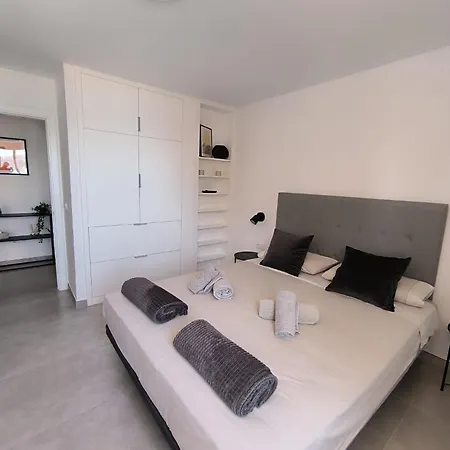 Ocean View 2bedroom In Los Cristianos, Heated Pool, 3 Minutes To Beach Apartment *