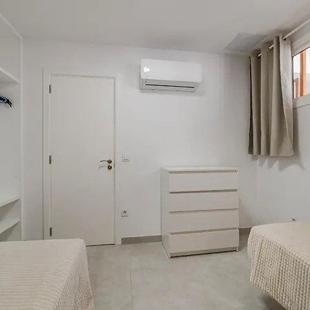 Apartment Ocean View 2bedroom In Cristianos, Heated Pool, 3 Minutes To Los Cristianos (Tenerife)