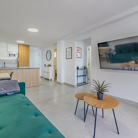 Apartamento Ocean View 2bedroom In Cristianos, Heated Pool, 3 Minutes To